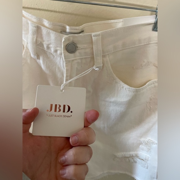✨NWT JBD White Denim Distressed Shorts Size M - Picture 9 of 13
